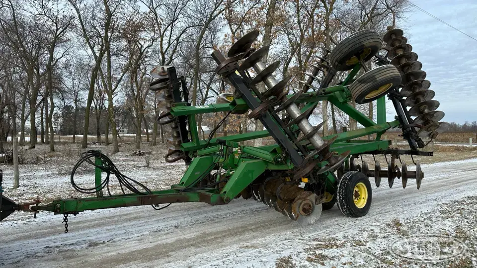 John Deere 635 Disc