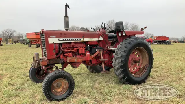 1970 Farmall 856