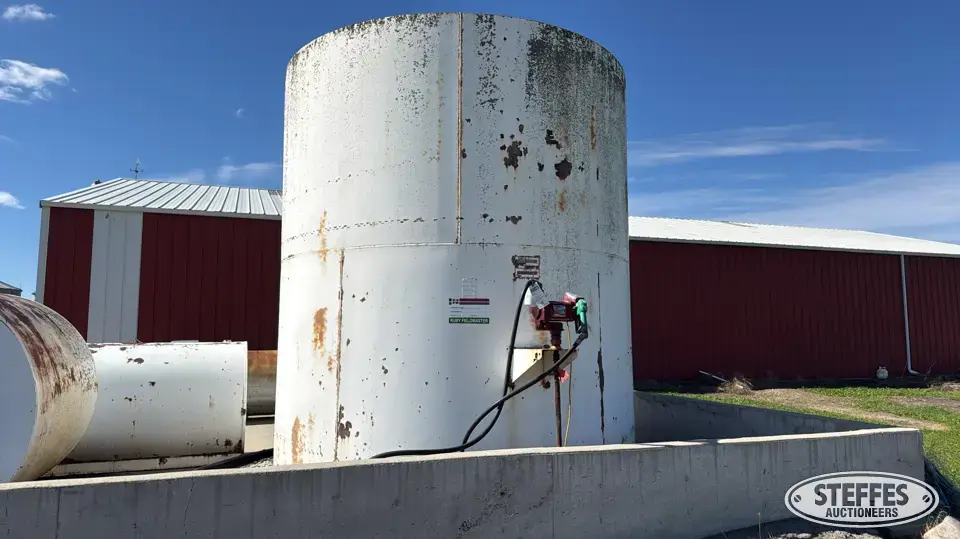 8,000 gal. fuel tank