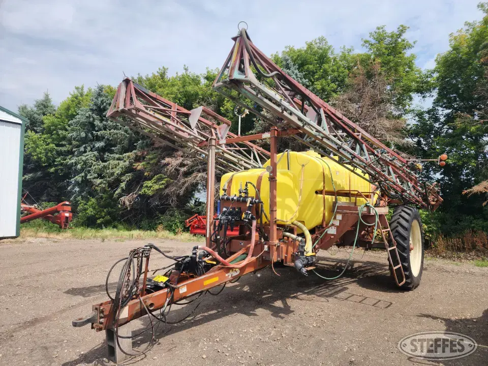 2008 H&S Pull-Type Sprayer