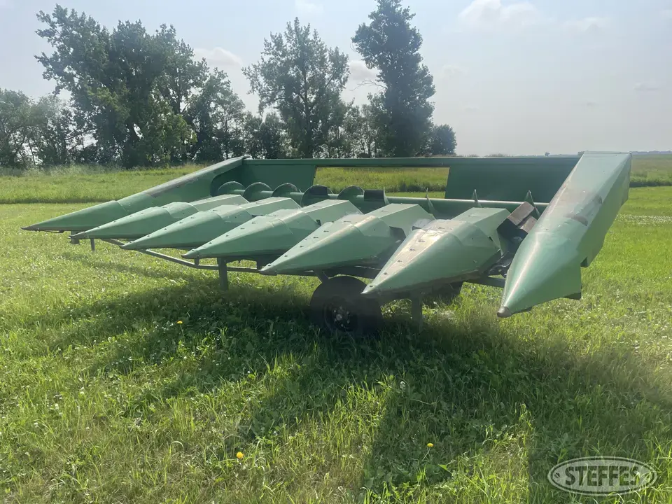 John Deere 643 Corn Head