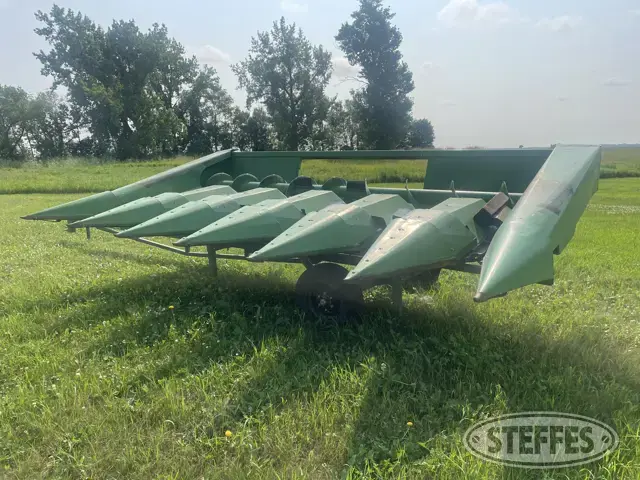 John Deere 643