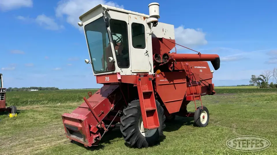1979 International 715 Combine