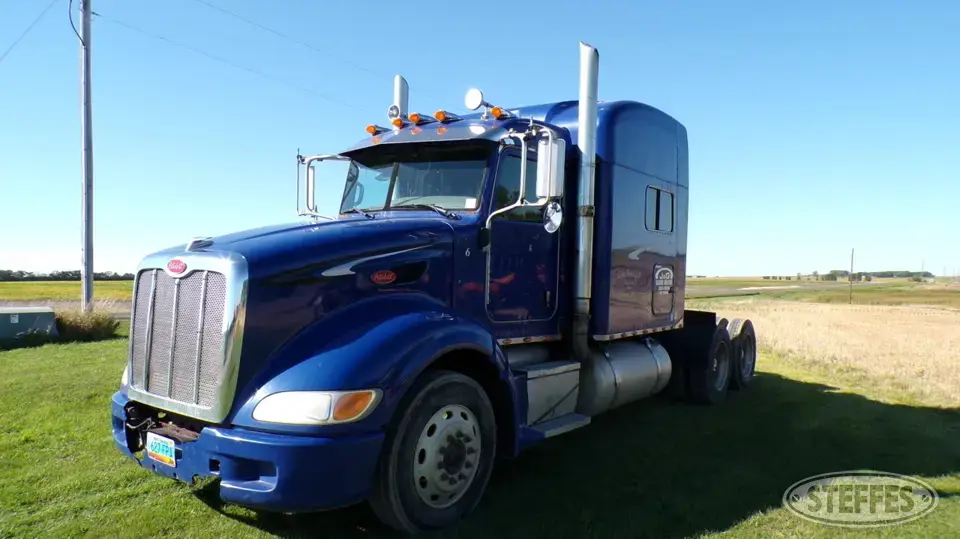 2007 Peterbilt 386 Conventional Truck with Sleeper
