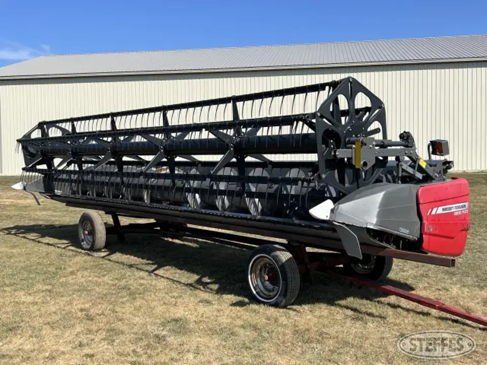 2012 Massey Ferguson 8200 Flex Head