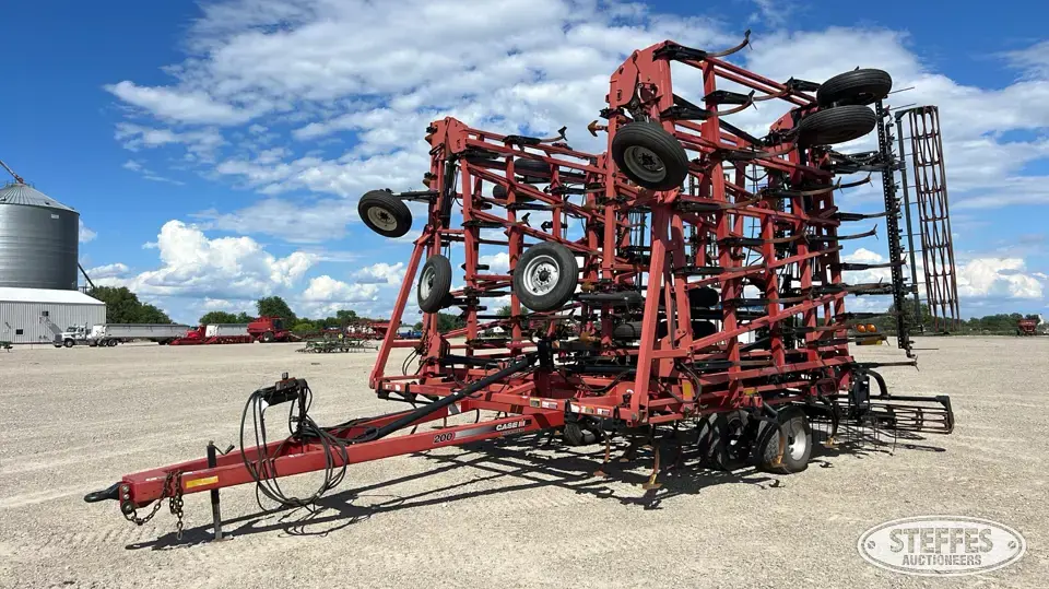 2011 Case IH Tiger-Mate 200 Field Cultivator