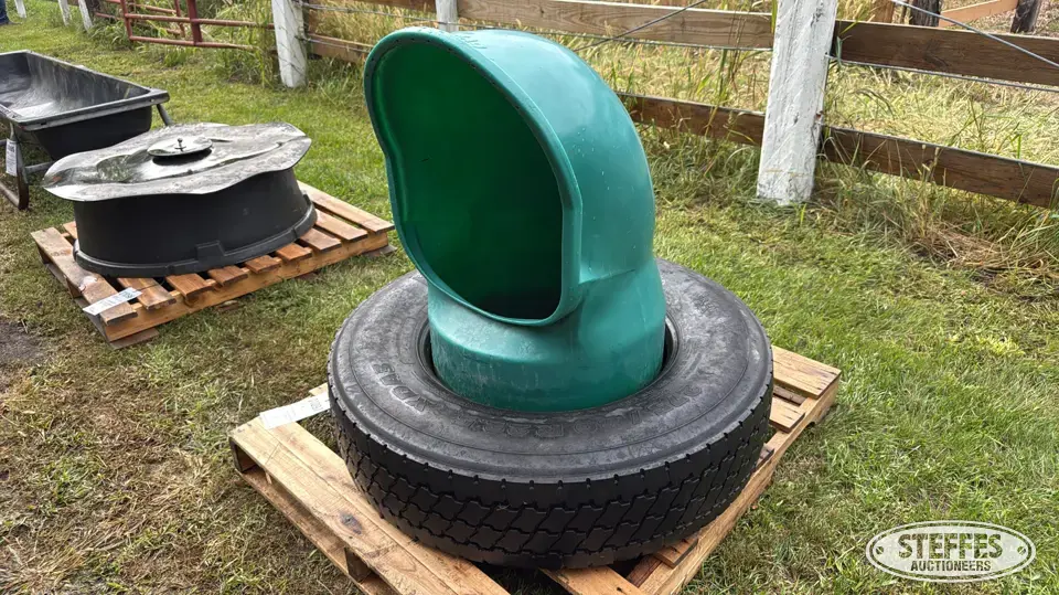 AmeriAg poly mineral feeder Feeders and Bunk