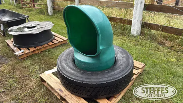 AmeriAg poly mineral feeder