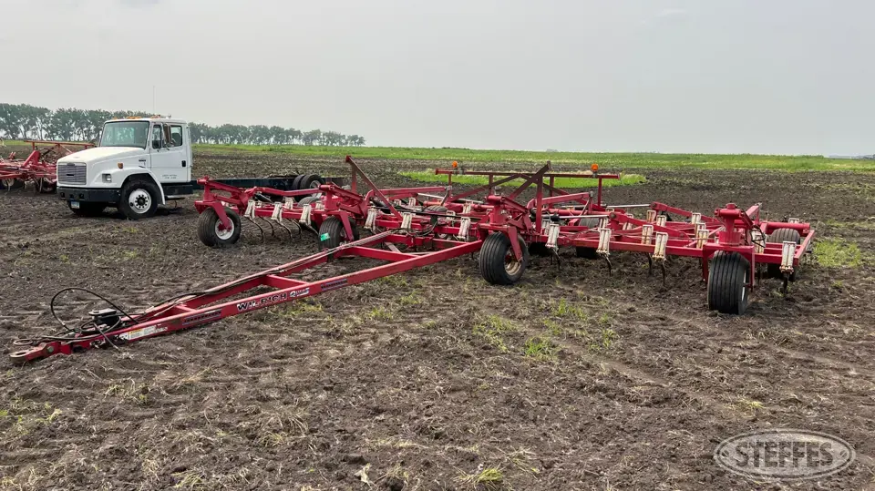 Wil-Rich Quad 5 Field Cultivator