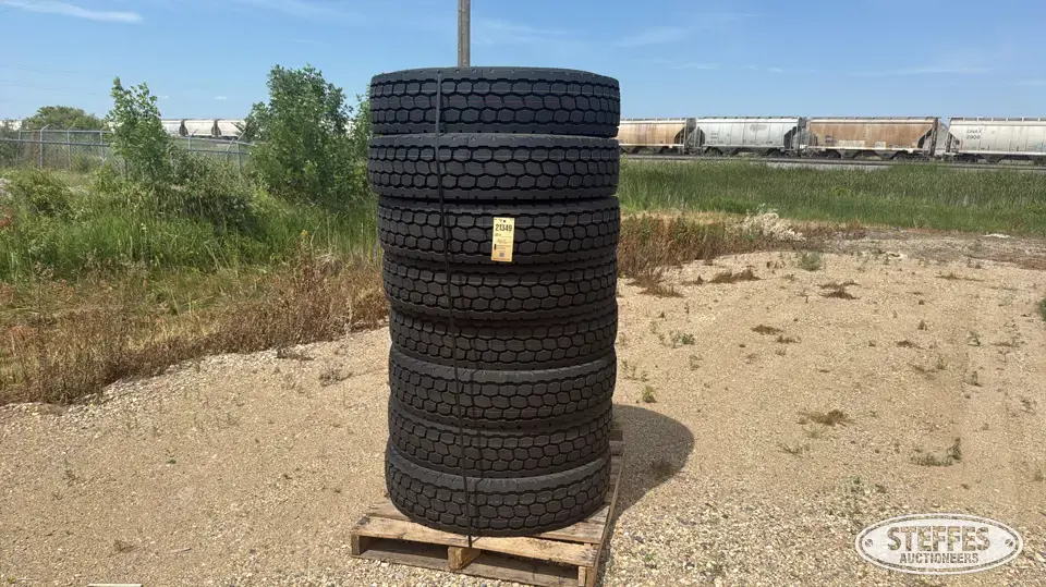 (8) Headway HLD811 11R22.5 tires Truck Tire