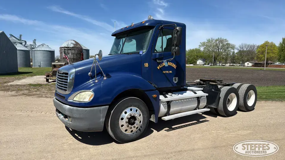2006 Freightliner Columbia 120 Conventional Truck without Sleeper