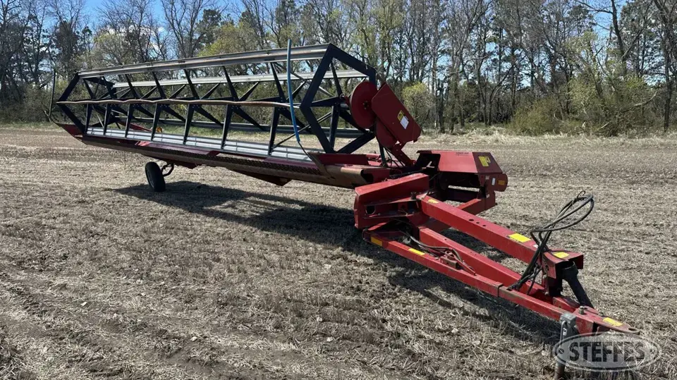 Case IH 725 Pull-Type Swather