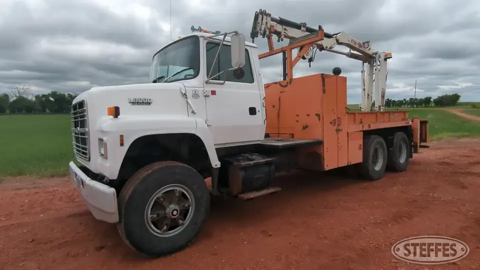 1992 Ford L8000 Hyd. Truck Crane