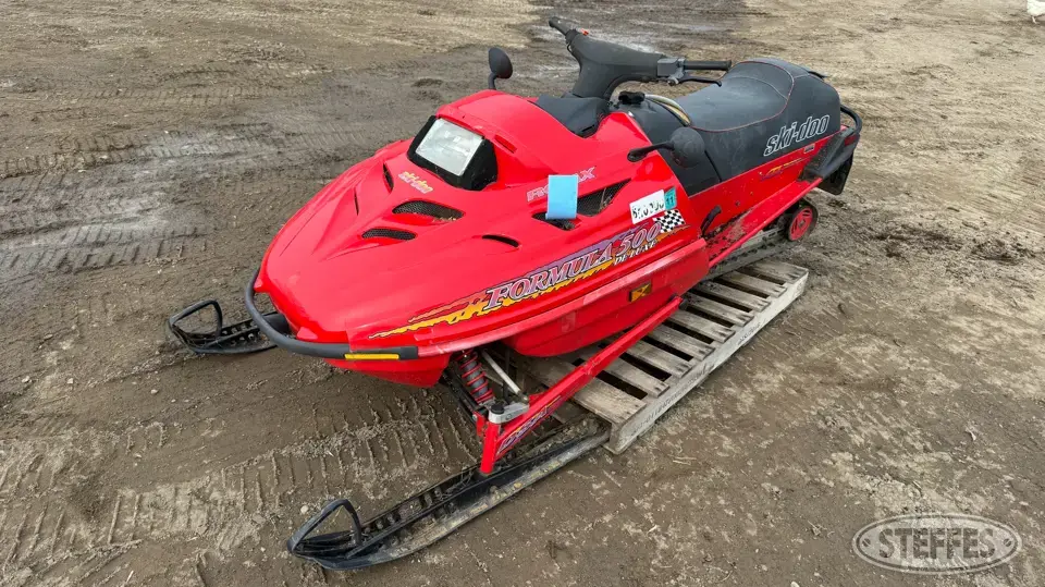 1997 Ski-Doo Formula 500 Deluxe Snowmobile