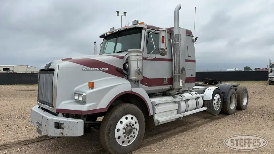 2012 Western Star 4900SB Conventional Truck with Sleeper