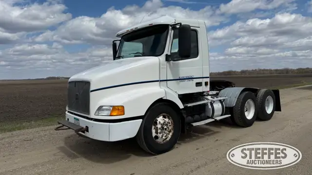 2003 Volvo VNM