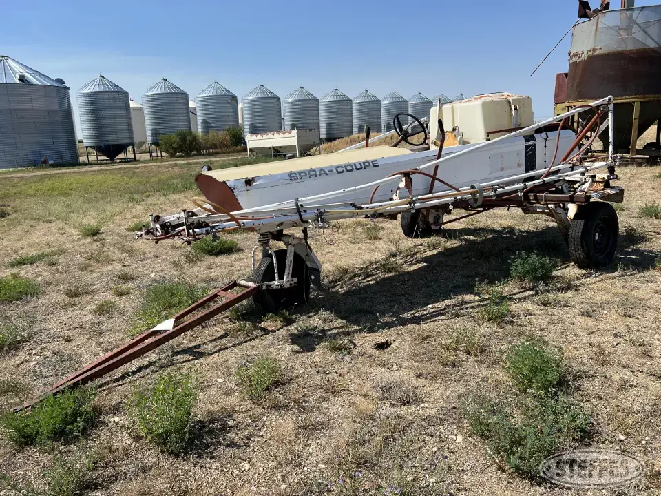 Melroe 103 Spra-coupe Self-Propelled Sprayer