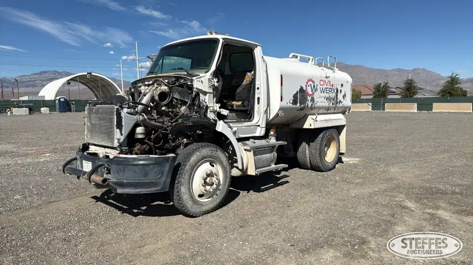 2005 Sterling L8500 2,000 gal. Water Truck