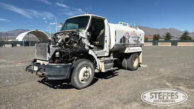 2005 Sterling L8500 2,000 gal.