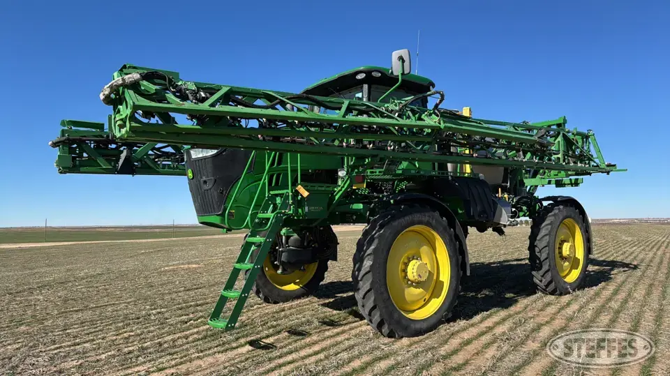 2018 John Deere R4038 Self-Propelled Sprayer