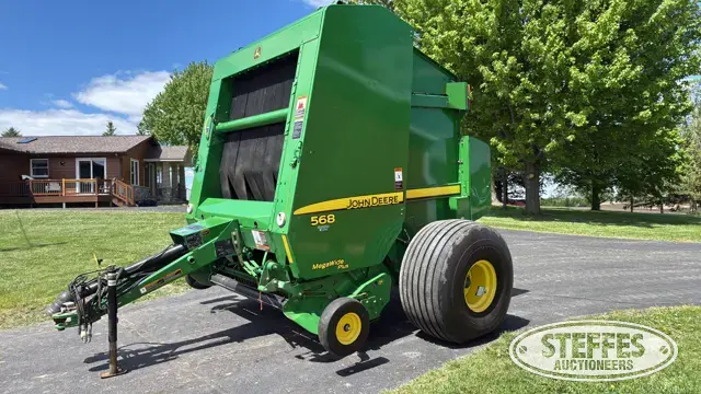 2011 John Deere 568