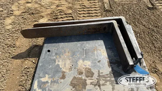 (2) Pallet forks