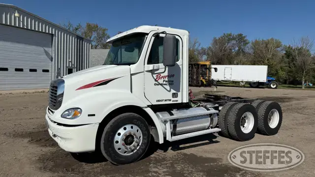 2007 Freightliner Columbia 112