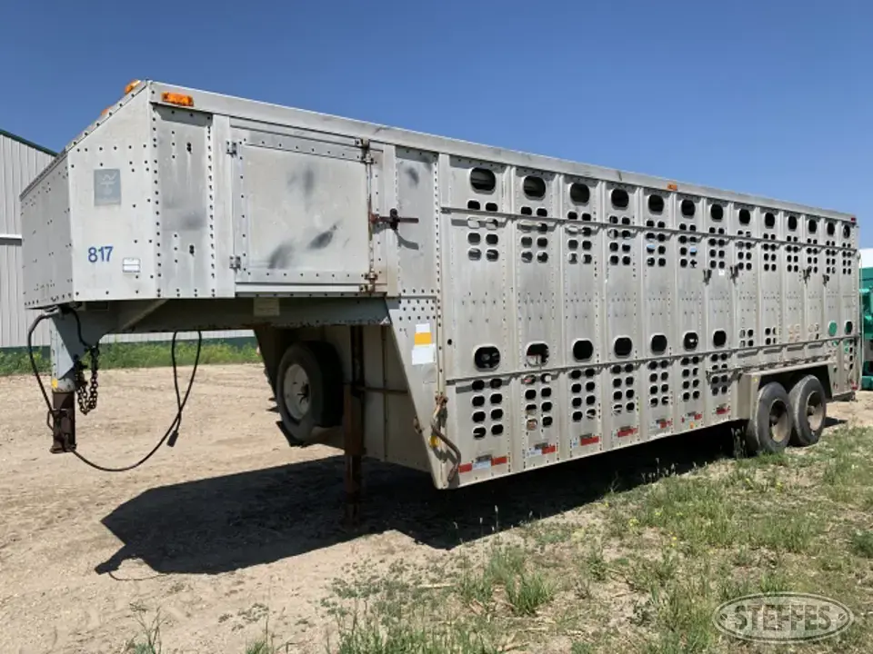 1990 Wilson Gooseneck Livestock Trailer