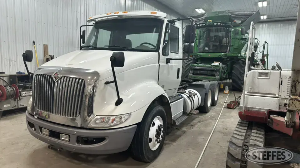 2016 International 8600 Conventional Truck without Sleeper
