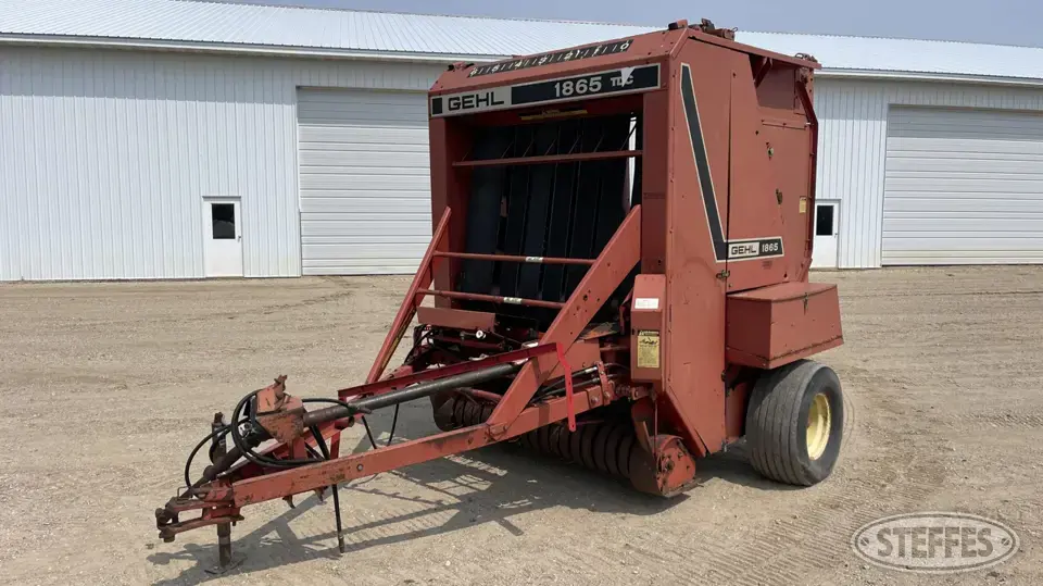 Gehl 1865 Round Baler