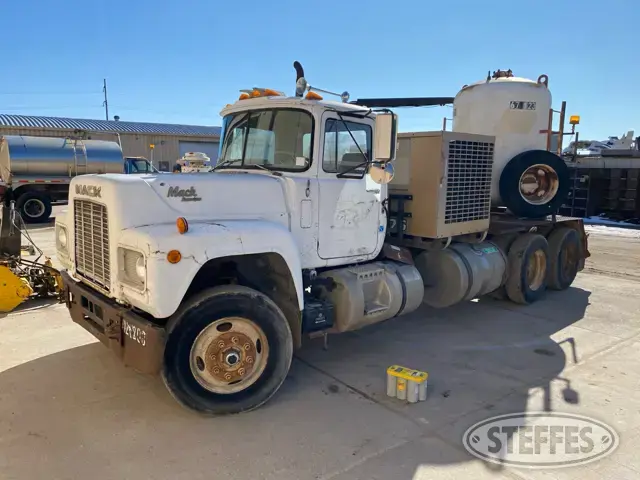 1985 Mack R688ST