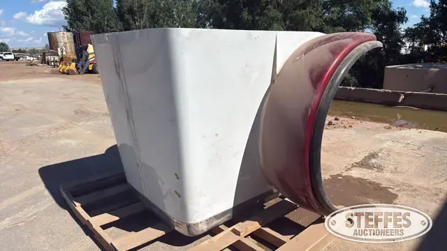 2004 Peterbilt hood