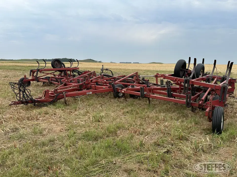 Case IH 5600 Chisel Plow