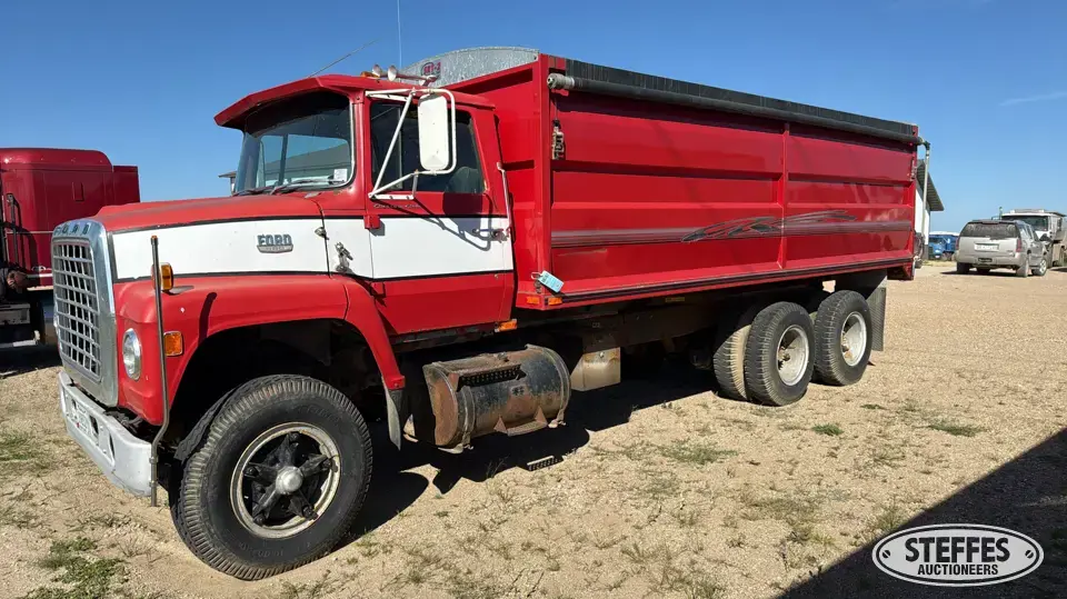 1975 Ford LT-880 Grain Truck