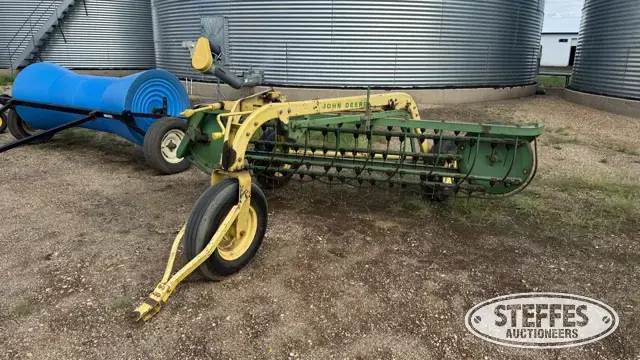 John Deere 640