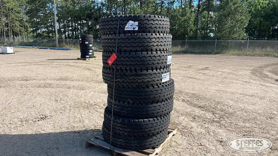 (8) Invovic FM557 11R22.5 tires Truck Tire