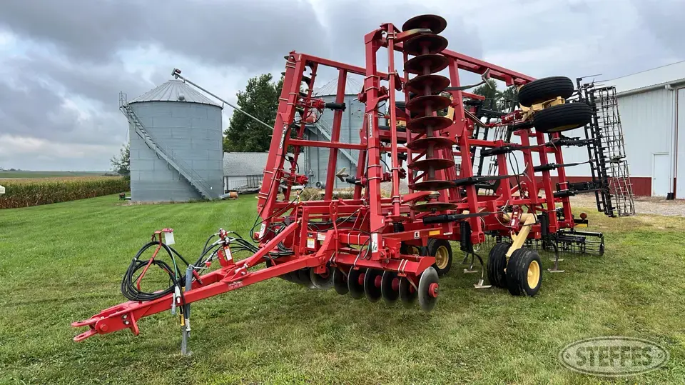 2011 Krause Landsman TL6200-24 Soil Finisher