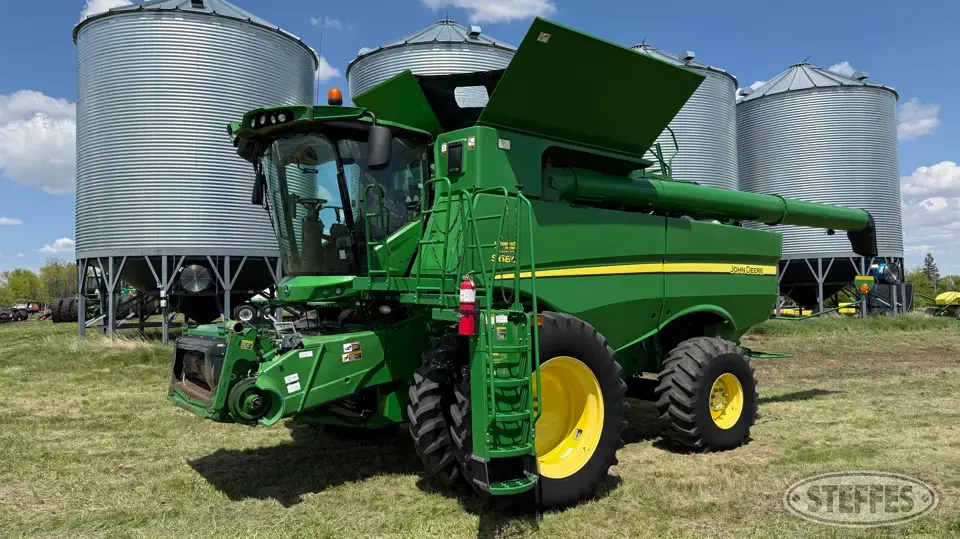 2013 John Deere S680 Combine
