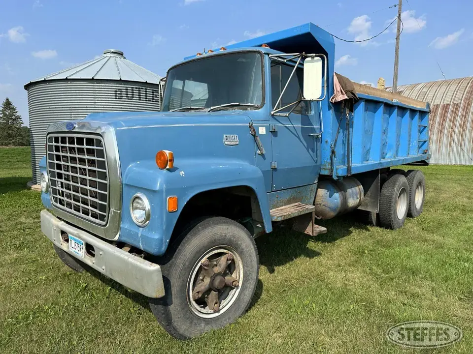 1970 Ford 800 Dump Truck