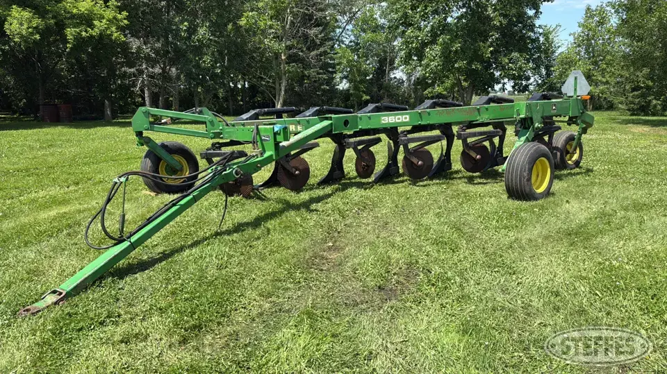 John Deere 3600 Plow