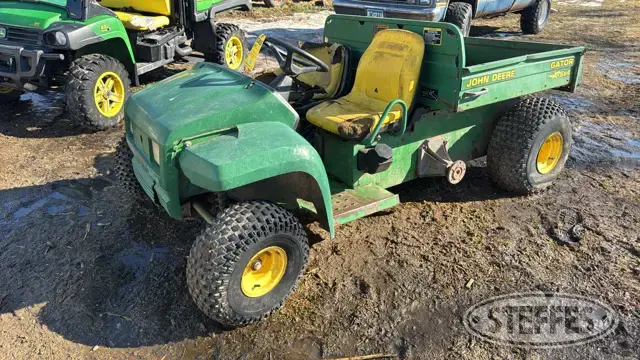 John Deere Gator 6X4