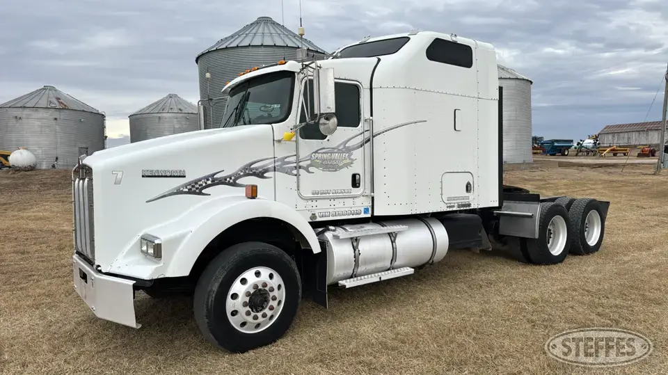 2003 Kenworth T800 Conventional Truck with Sleeper