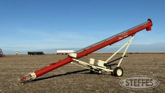 Buhler/Farm King 1336