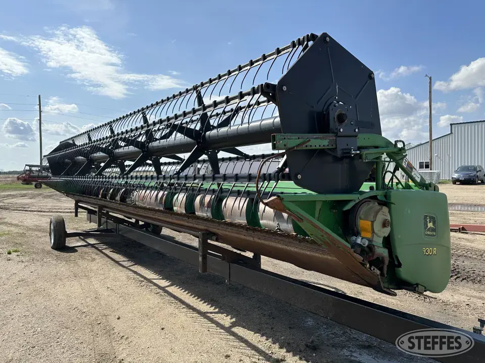 2001 John Deere 930R Rigid Head