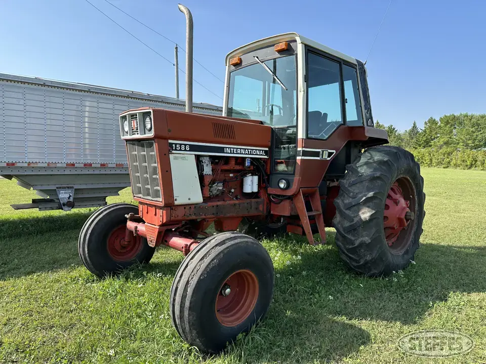 International 1586 2WD Tractor