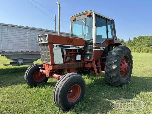 International 1586