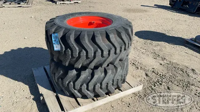 (2) Carlisle Trac Chief 385/65-19.5 tires