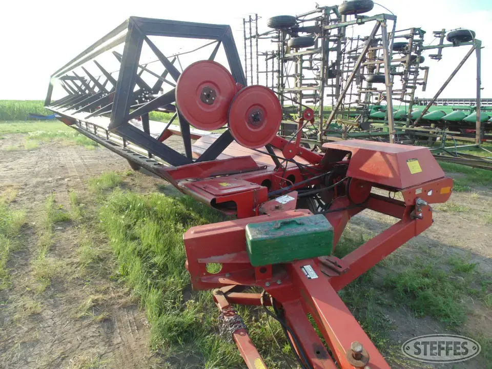 Case-IH 725 Pull-Type Swather