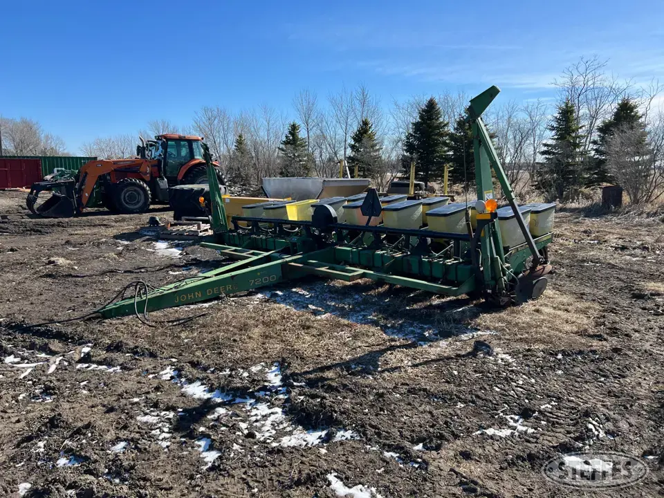 1990 John Deere 7200 Less Than 12 Row Planter