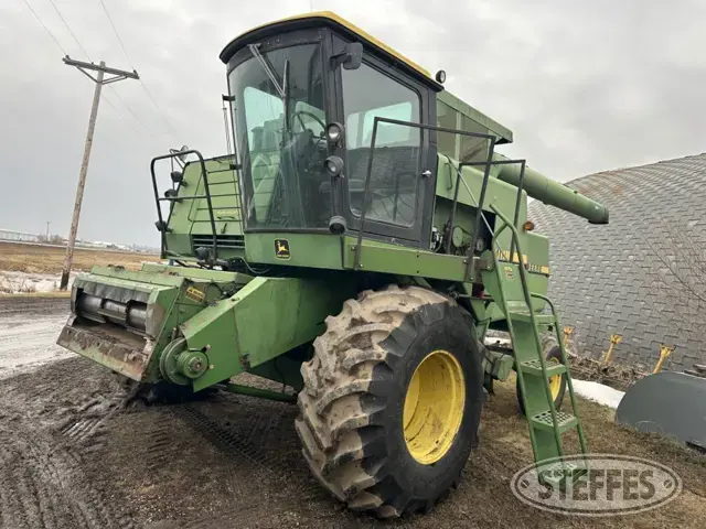 1981 John Deere 8820